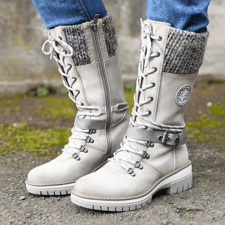 Gestrickte Damenstiefel Mit Spitzenschnalle