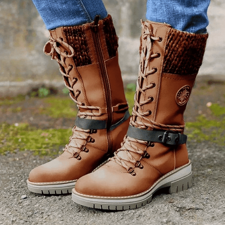 Gestrickte Damenstiefel Mit Spitzenschnalle