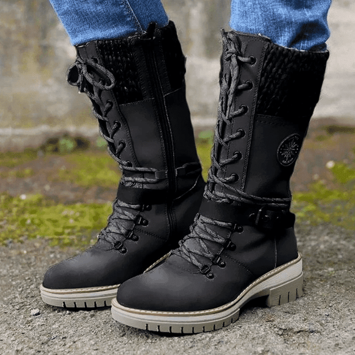 Gestrickte Damenstiefel Mit Spitzenschnalle