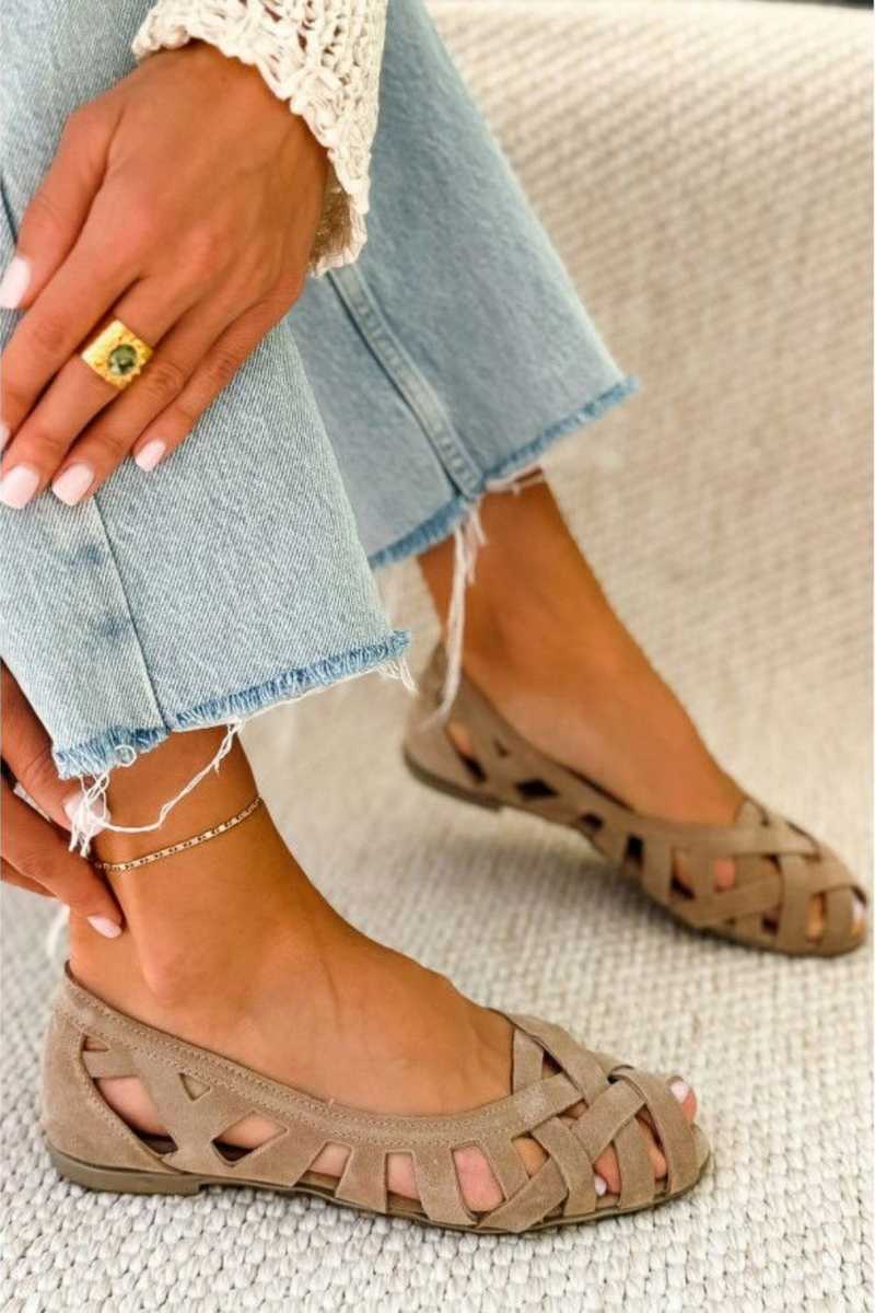 Hina | Flache Sandalen Mit Offener Spitze Und Geflochtenem Material