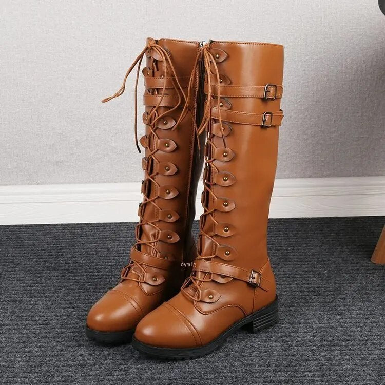 Natalia - Flache Retro-Stiefel mit Schnalle und Schnürung