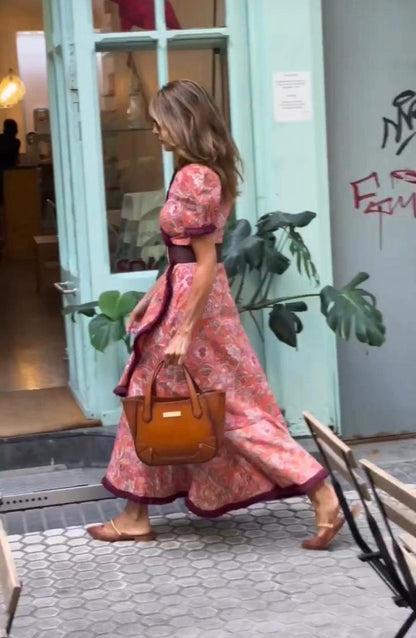 Amalia | Langes Kleid Mit Kurzen Puffärmeln Und Asymmetrischem Rock