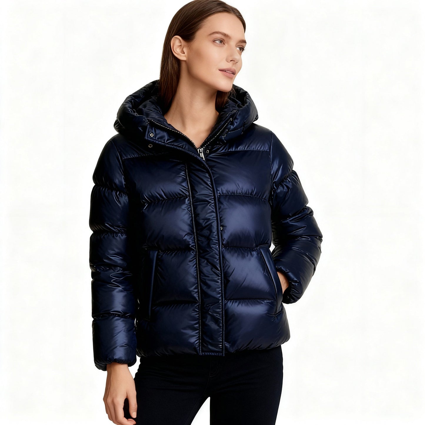 Elara | Kurze Damen Steppjacke Mit Kapuze In Glanz Optik