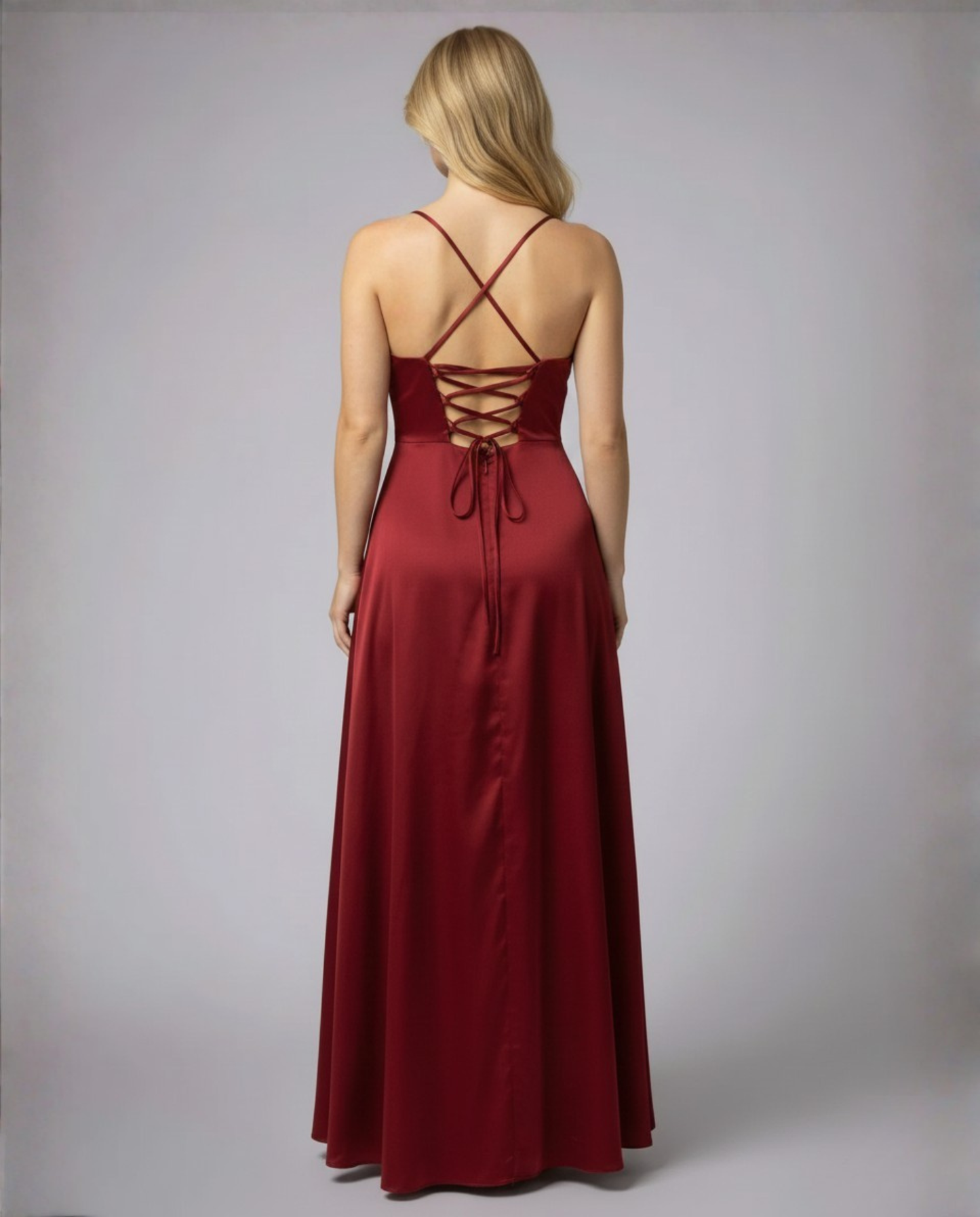 Lea | Langes Seidenkleid Mit Drapiertem Ausschnitt Und Elegantem Beinschlitz.