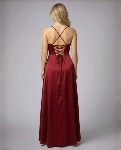 Lea | Langes Seidenkleid Mit Drapiertem Ausschnitt Und Elegantem Beinschlitz.