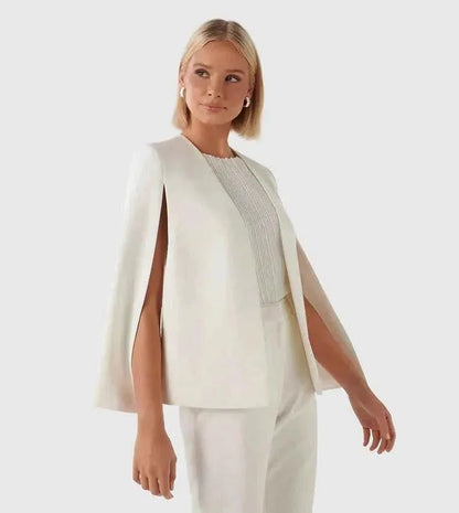 Claire – Eleganter Damen Cape Blazer mit fließendem Schnitt & Ärmelschlitz - Cecile LavelleWeiß