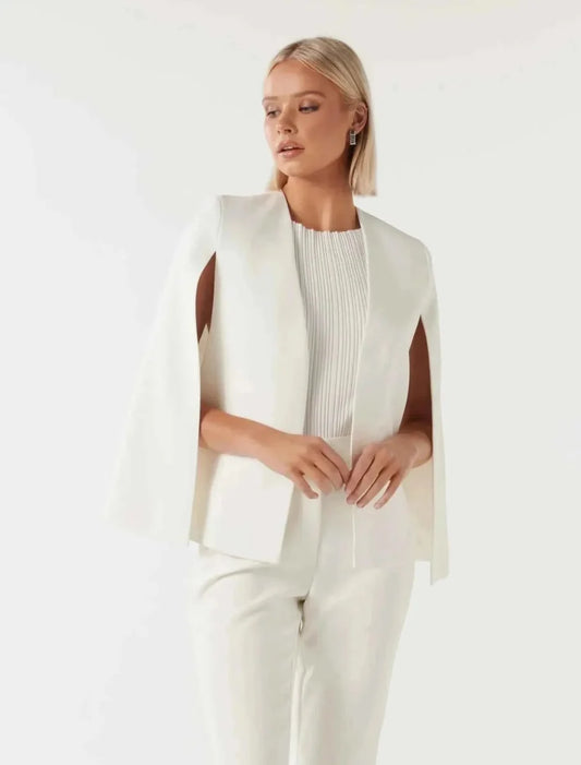 Claire – Eleganter Damen Cape Blazer mit fließendem Schnitt & Ärmelschlitz - Cecile LavelleWeiß