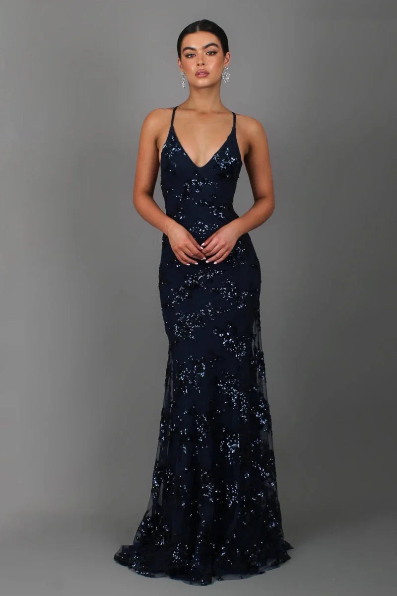Nora – bodenlanges Abendkleid mit Paillettenstickerei, tiefem Rückenausschnitt und Spaghettiträgern - Cecile LavelleAprikose